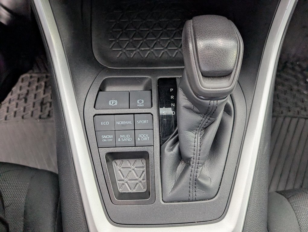 Toyota RAV4 LE AWD 2023 à Magog, Québec - 16 - w1024h768px