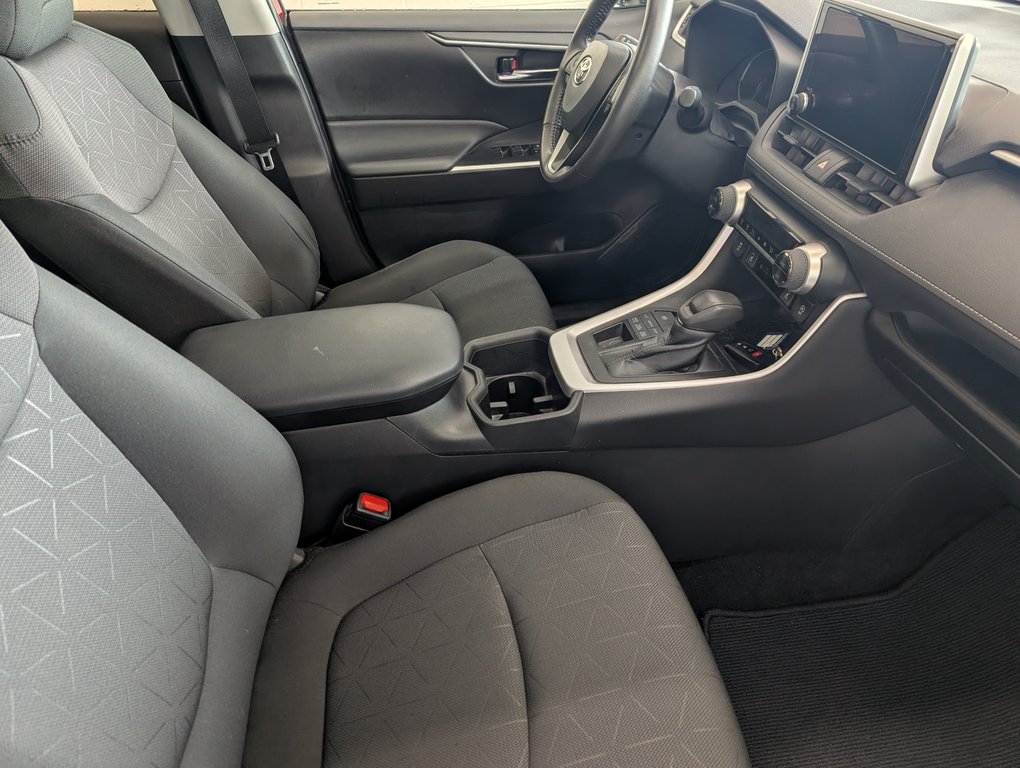 Toyota RAV4 XLE AWD 2023 à Magog, Québec - 9 - w1024h768px
