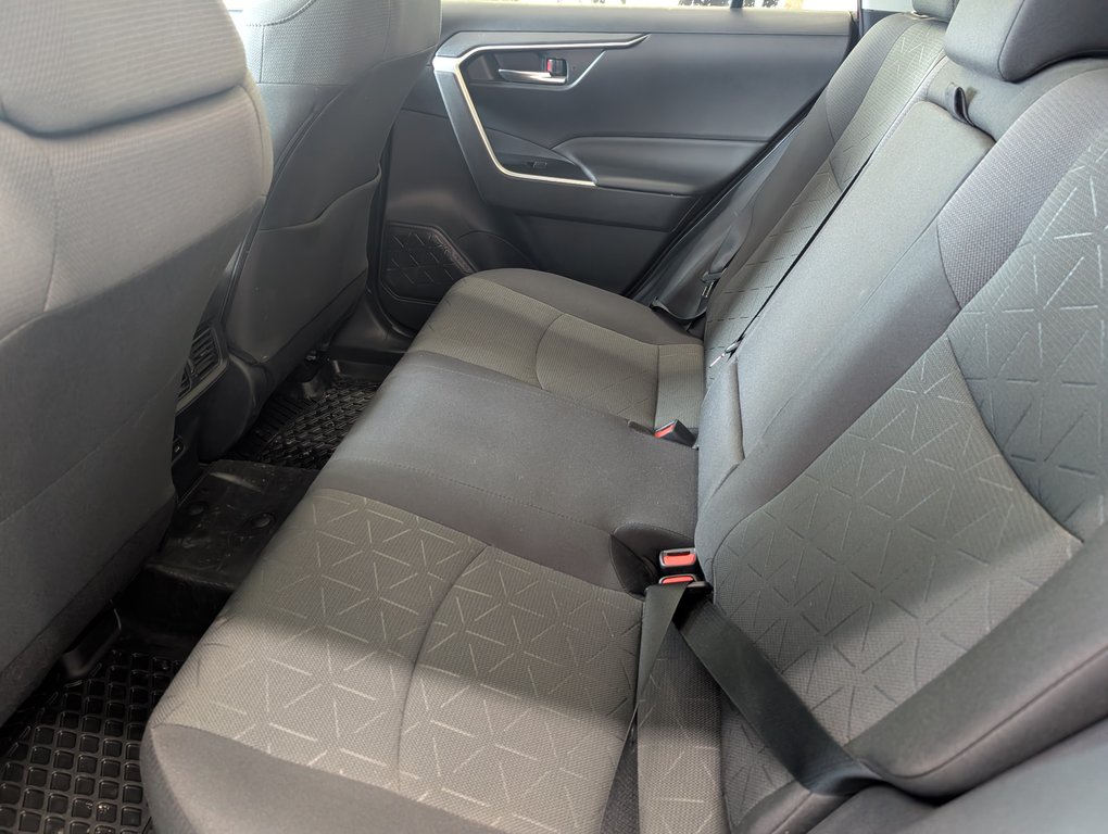 Toyota RAV4 XLE AWD 2023 à Magog, Québec - 11 - w1024h768px