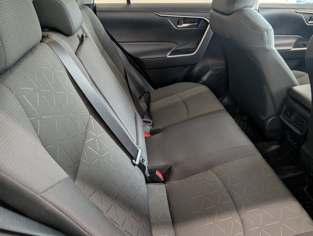Toyota RAV4 XLE AWD 2023 à Magog, Québec - 8 - w1024h768px