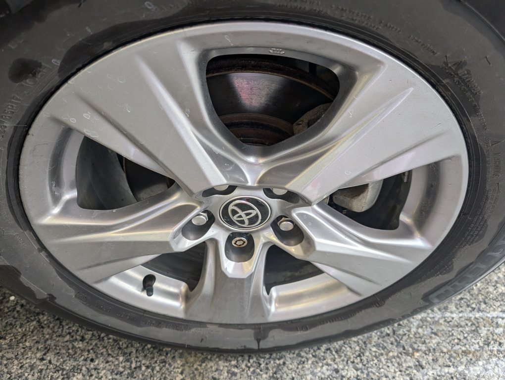 Toyota RAV4 XLE AWD 2023 à Magog, Québec - 24 - w1024h768px