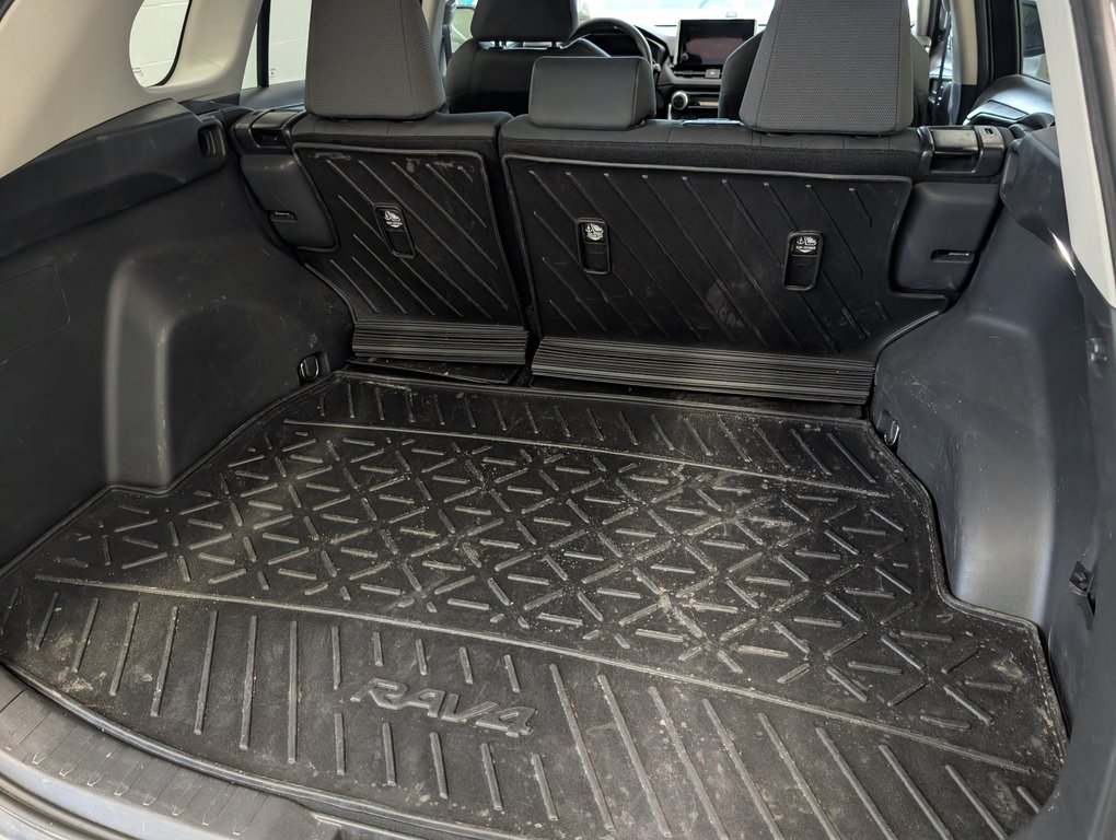 Toyota RAV4 LE AWD, GARANTIE JUSQU EN 2027, 2023 à Magog, Québec - 6 - w1024h768px