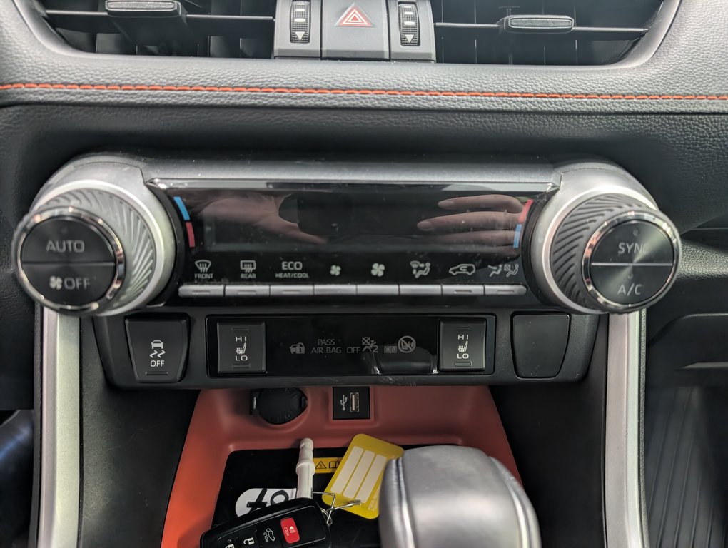 Toyota RAV4 Trail AWD, GARANTIE JUSQU EN 2028, 2023 à Magog, Québec - 17 - w1024h768px