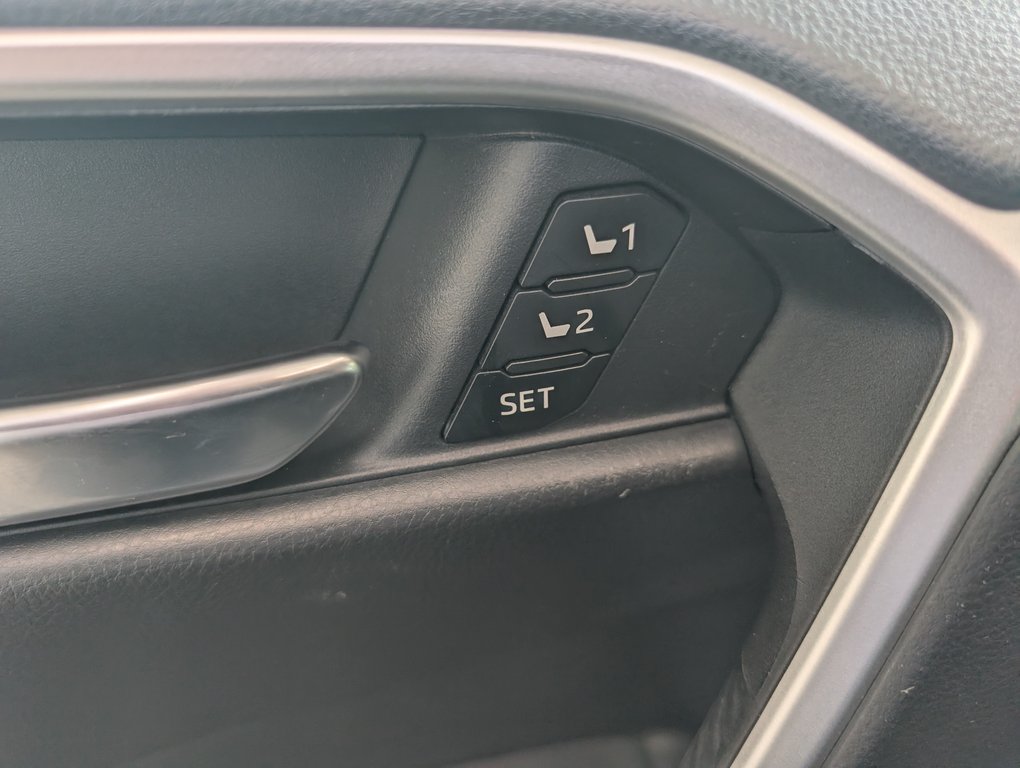 2023 Toyota RAV4 XLE PREMIUM AWD in Magog, Quebec - 15 - w1024h768px