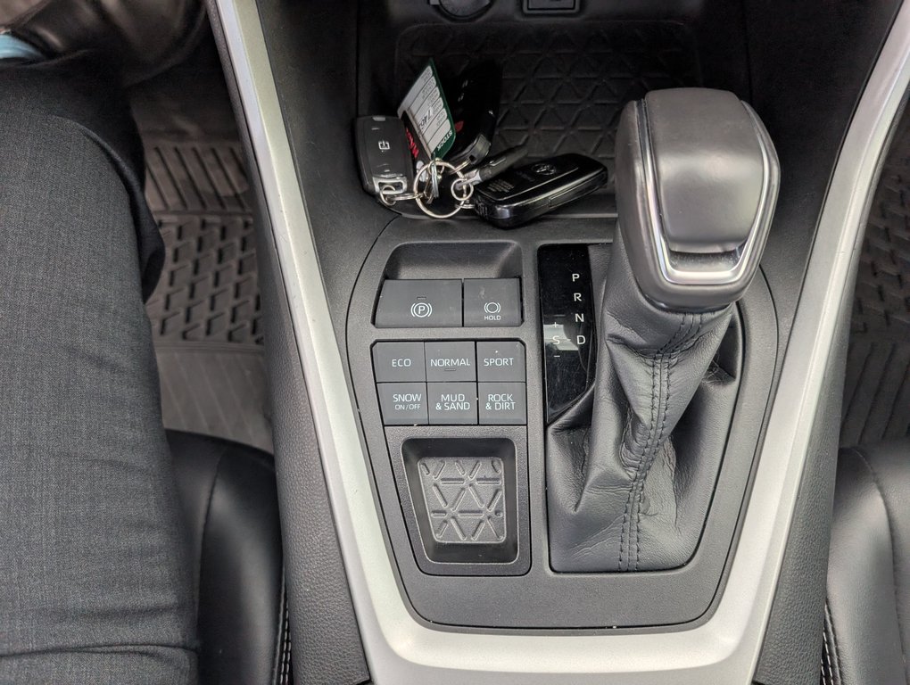 2023 Toyota RAV4 XLE PREMIUM AWD in Magog, Quebec - 17 - w1024h768px