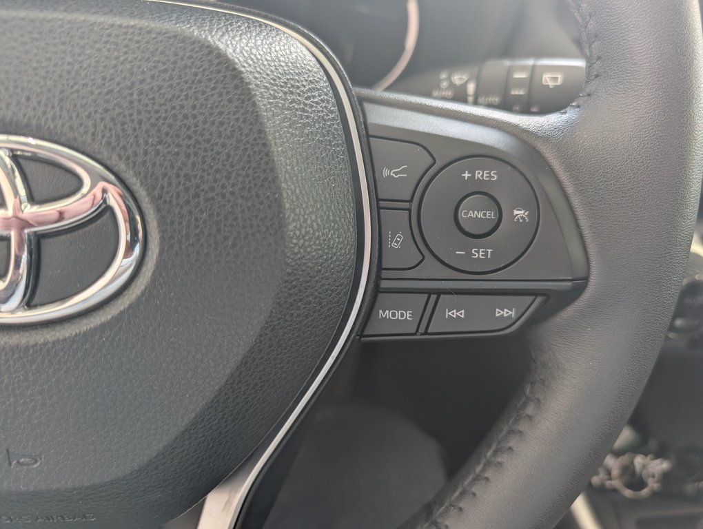 2023 Toyota RAV4 XLE PREMIUM AWD in Magog, Quebec - 20 - w1024h768px