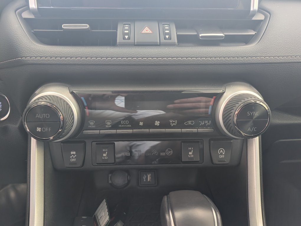 2023 Toyota RAV4 XLE PREMIUM AWD in Magog, Quebec - 18 - w1024h768px