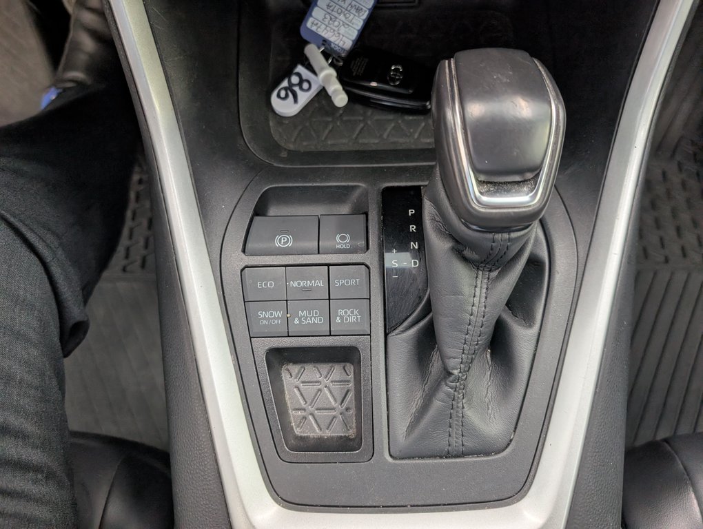 2023 Toyota RAV4 XLE PREMIUM AWD in Magog, Quebec - 17 - w1024h768px