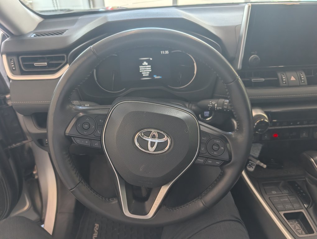 2023 Toyota RAV4 XLE PREMIUM AWD in Magog, Quebec - 16 - w1024h768px