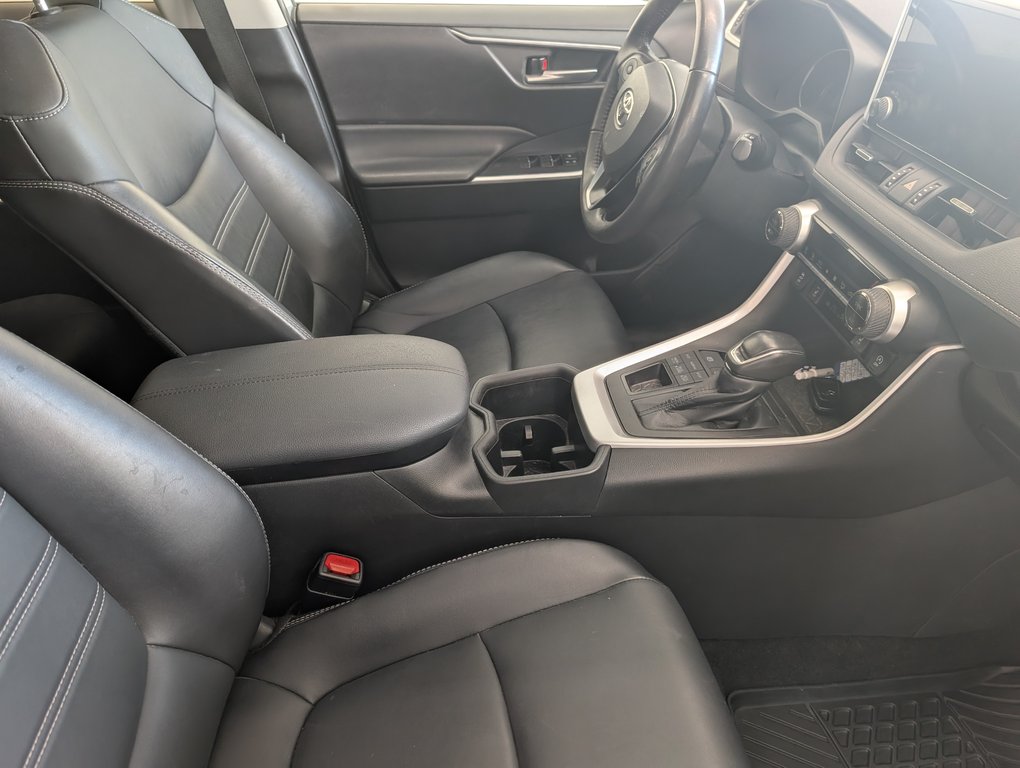 2023 Toyota RAV4 XLE PREMIUM AWD in Magog, Quebec - 7 - w1024h768px