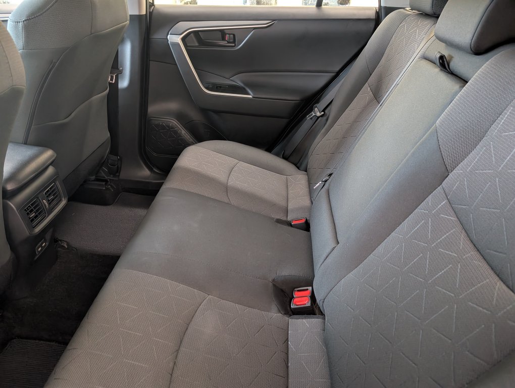 2023 Toyota RAV4 LE AWD in Magog, Quebec - 10 - w1024h768px