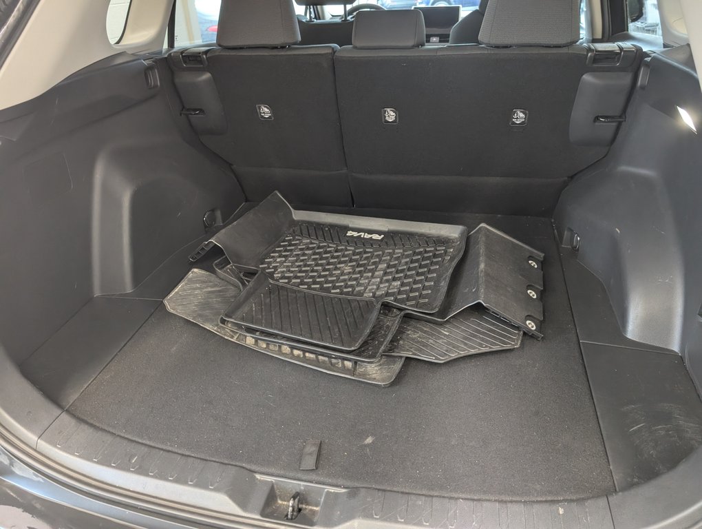 2023 Toyota RAV4 LE AWD in Magog, Quebec - 6 - w1024h768px