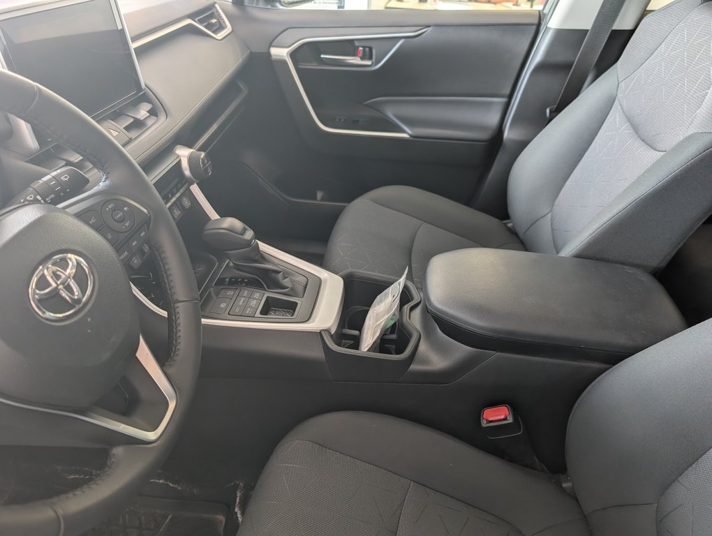 Toyota RAV4 XLE AWD, 2023 à Magog, Québec - 11 - w1024h768px
