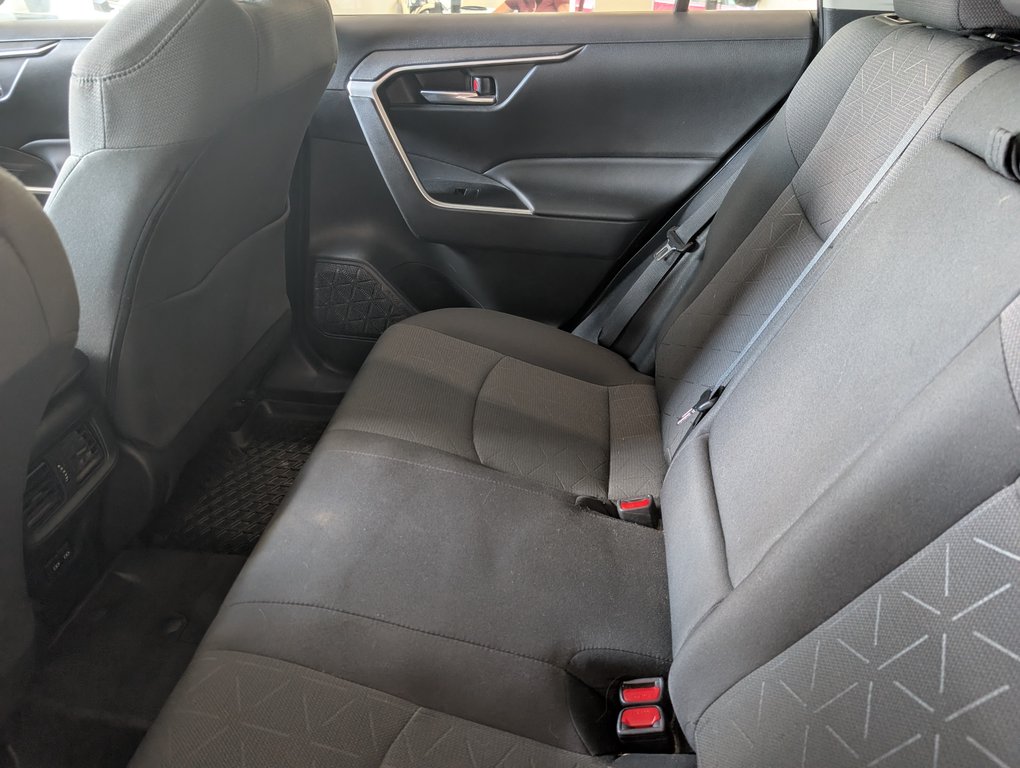 Toyota RAV4 XLE AWD, 2023 à Magog, Québec - 10 - w1024h768px
