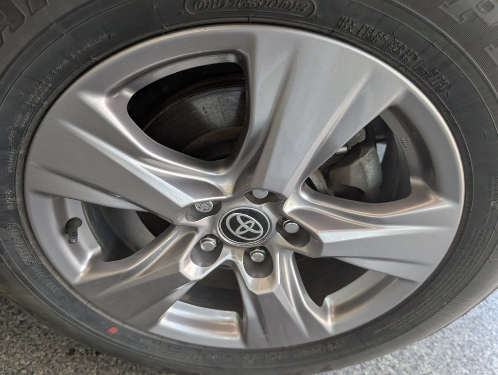 Toyota RAV4 XLE AWD, 2023 à Magog, Québec - 24 - w1024h768px