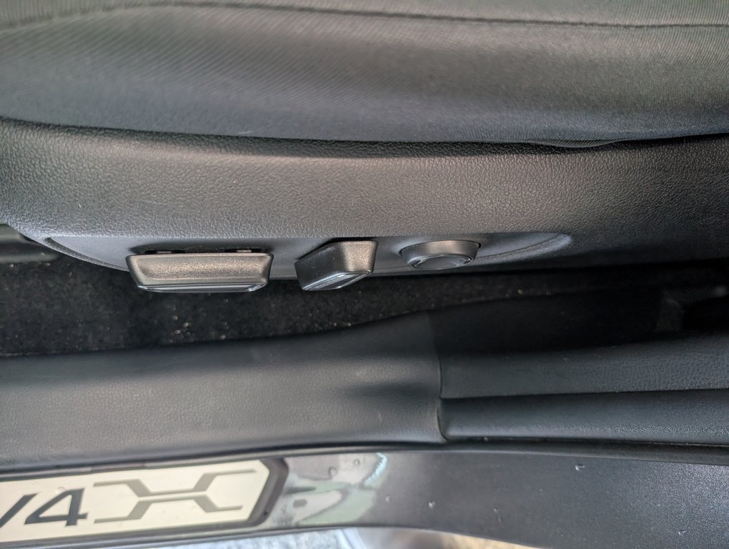 Toyota RAV4 XLE AWD, 2023 à Magog, Québec - 13 - w1024h768px