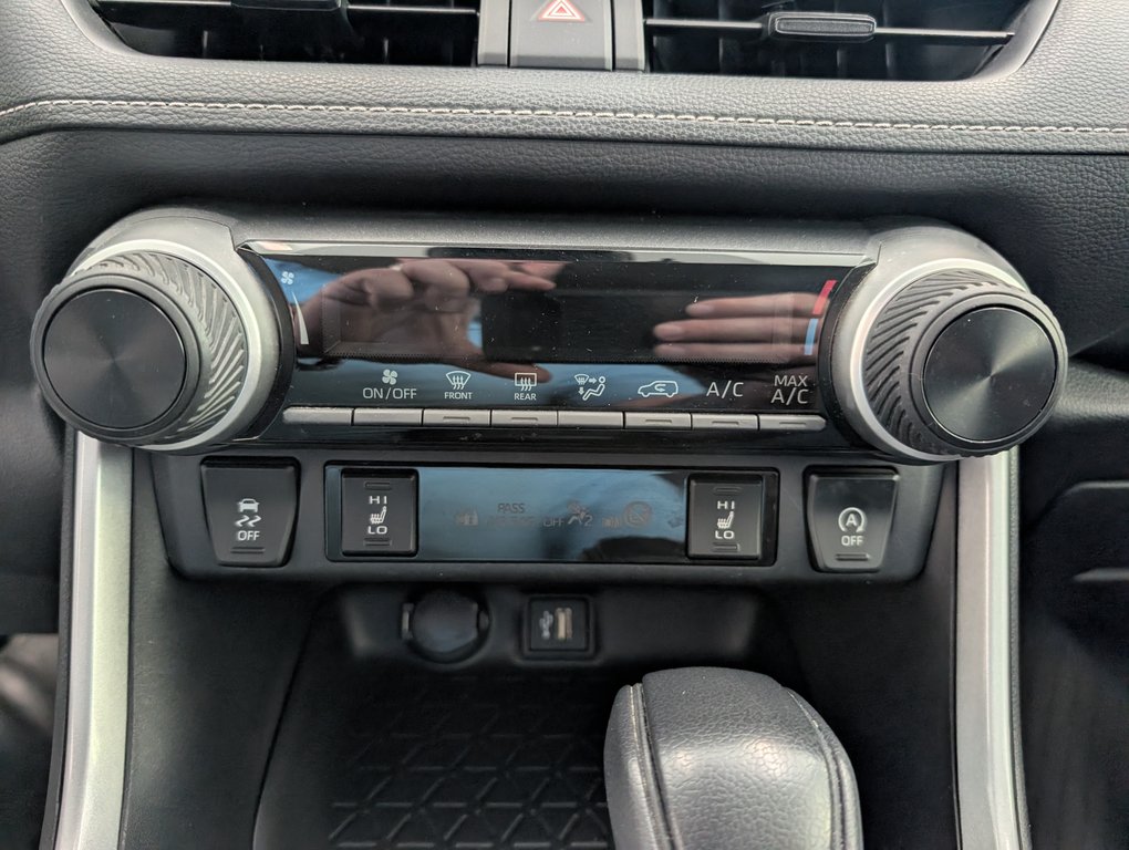 Toyota RAV4 LE AWD 2023 à Magog, Québec - 16 - w1024h768px