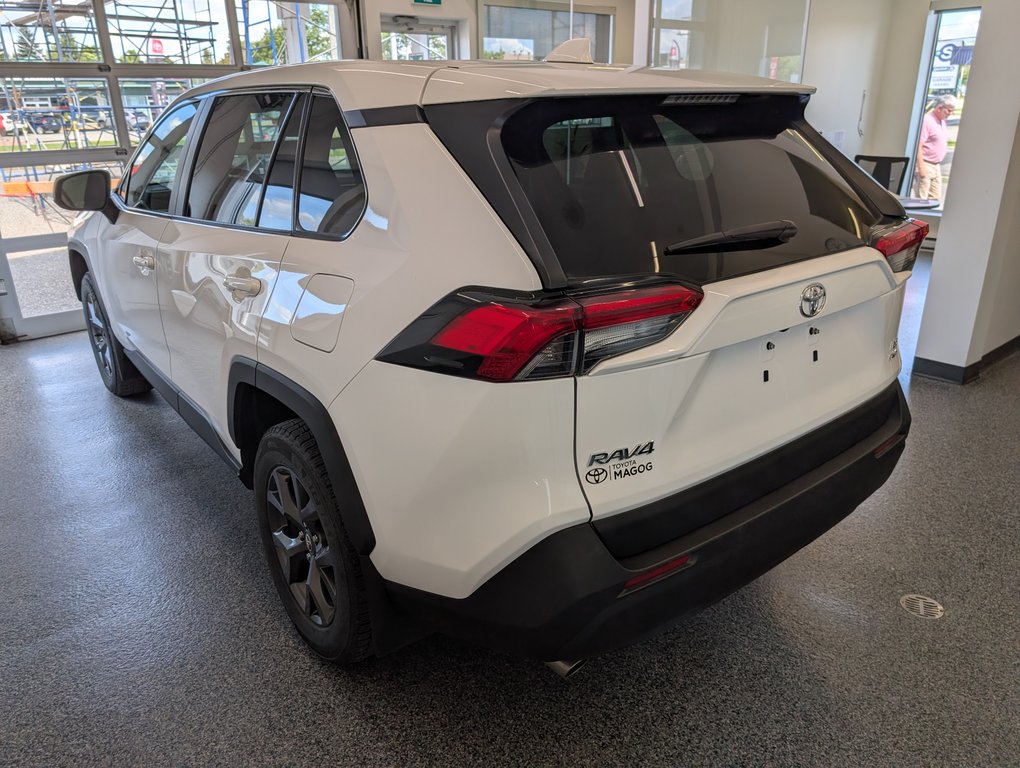 Toyota RAV4 LE AWD 2023 à Magog, Québec - 4 - w1024h768px