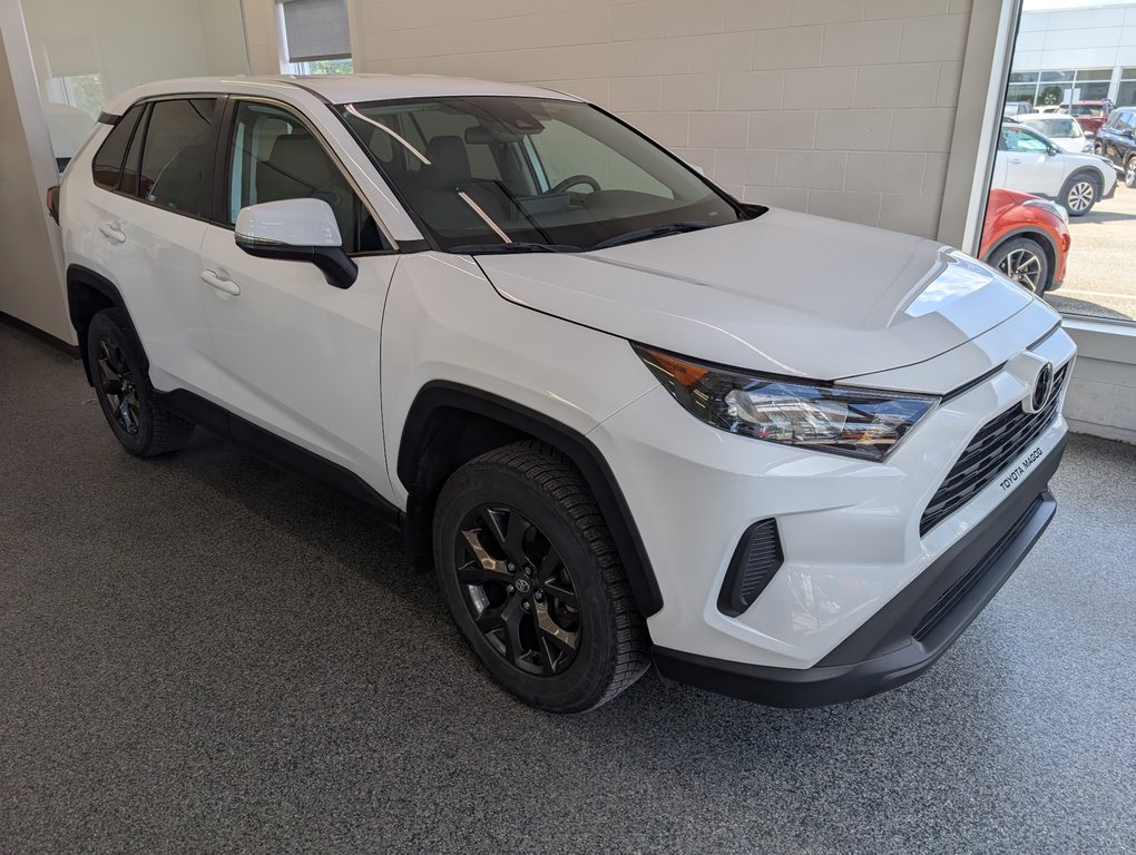 Toyota RAV4 LE AWD 2023 à Magog, Québec - 1 - w1024h768px