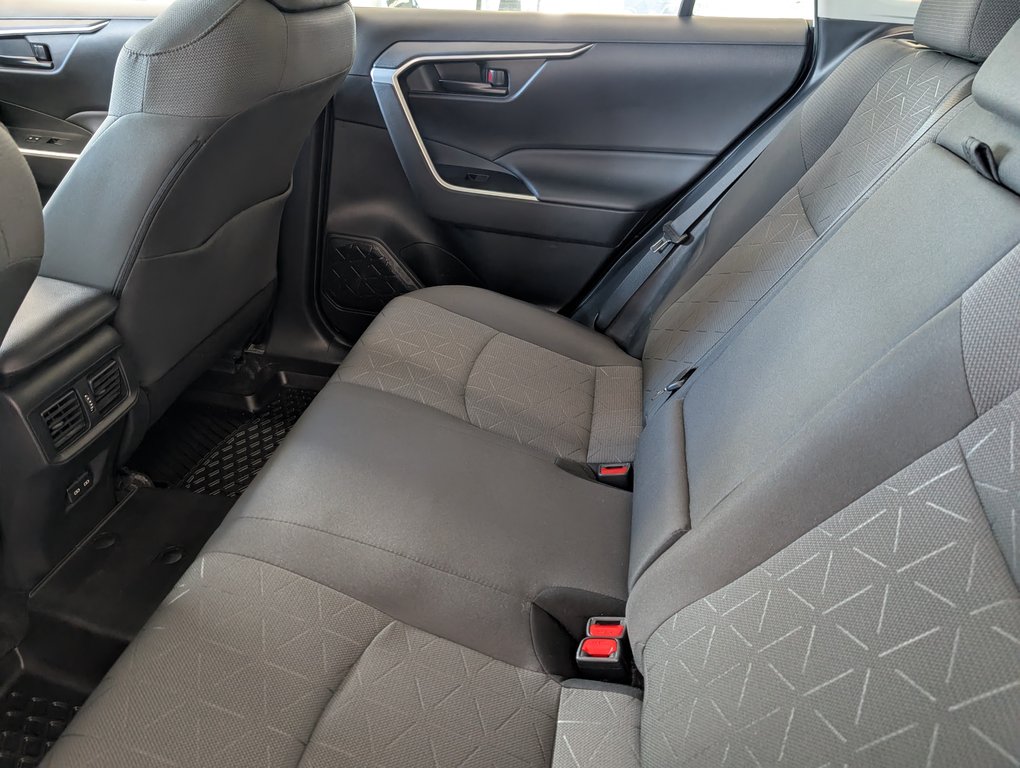 Toyota RAV4 LE AWD 2023 à Magog, Québec - 10 - w1024h768px