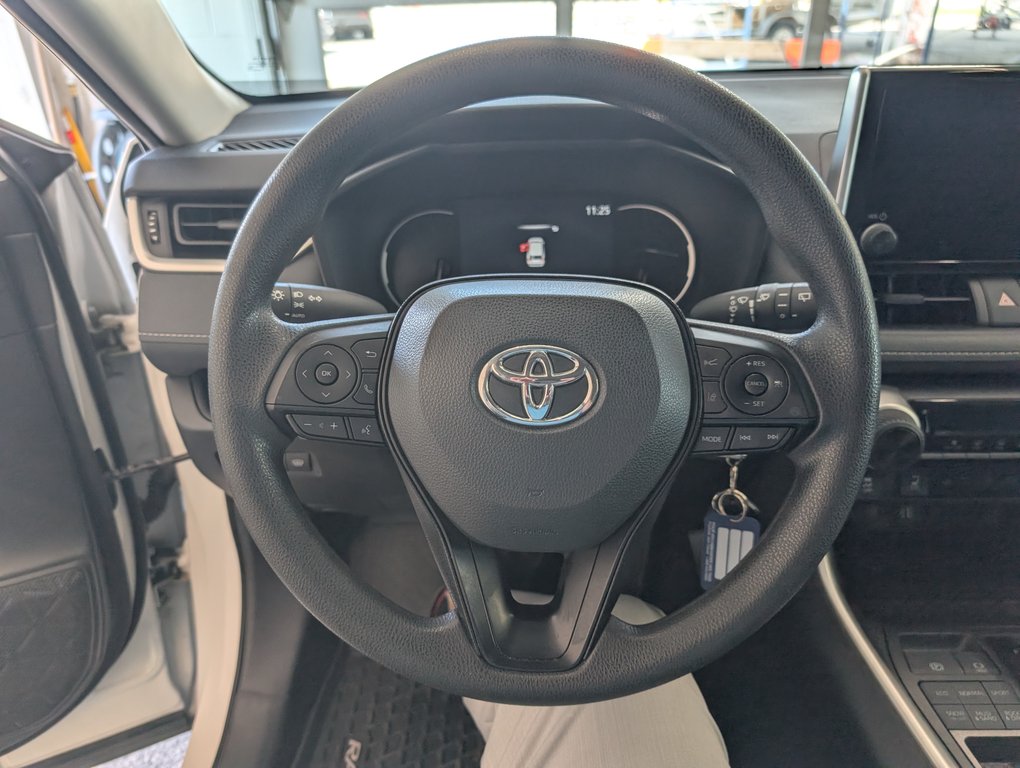 Toyota RAV4 LE AWD 2023 à Magog, Québec - 14 - w1024h768px
