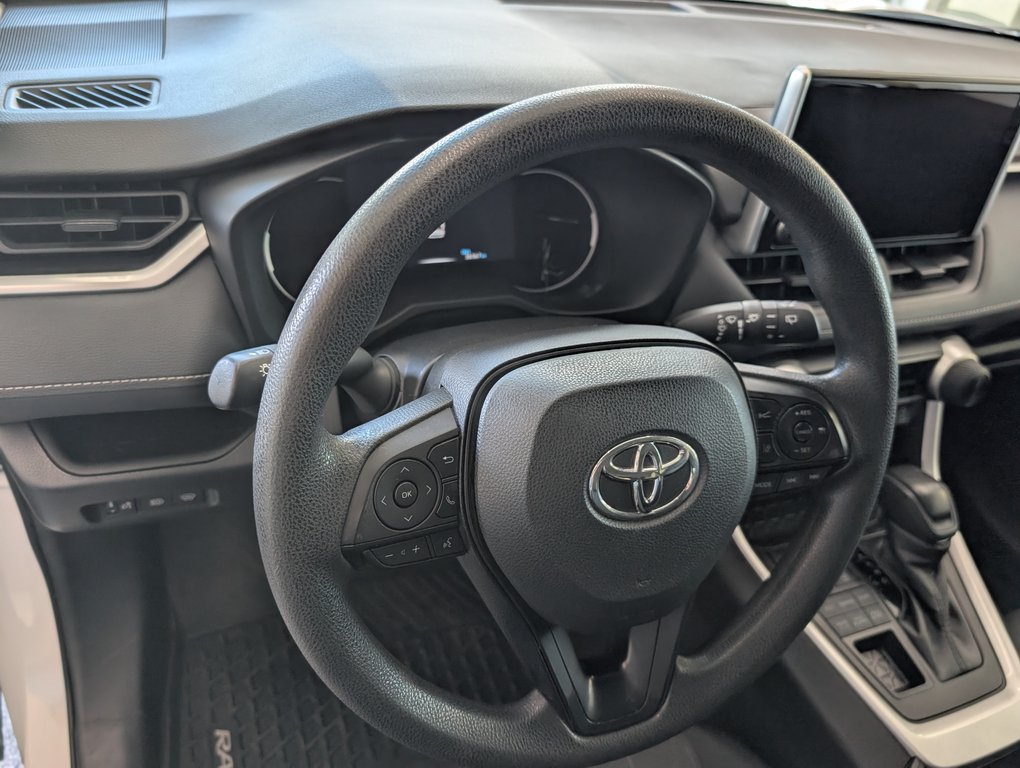 Toyota RAV4 LE AWD 2023 à Magog, Québec - 12 - w1024h768px