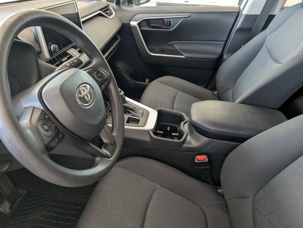 Toyota RAV4 LE AWD 2023 à Magog, Québec - 11 - w1024h768px