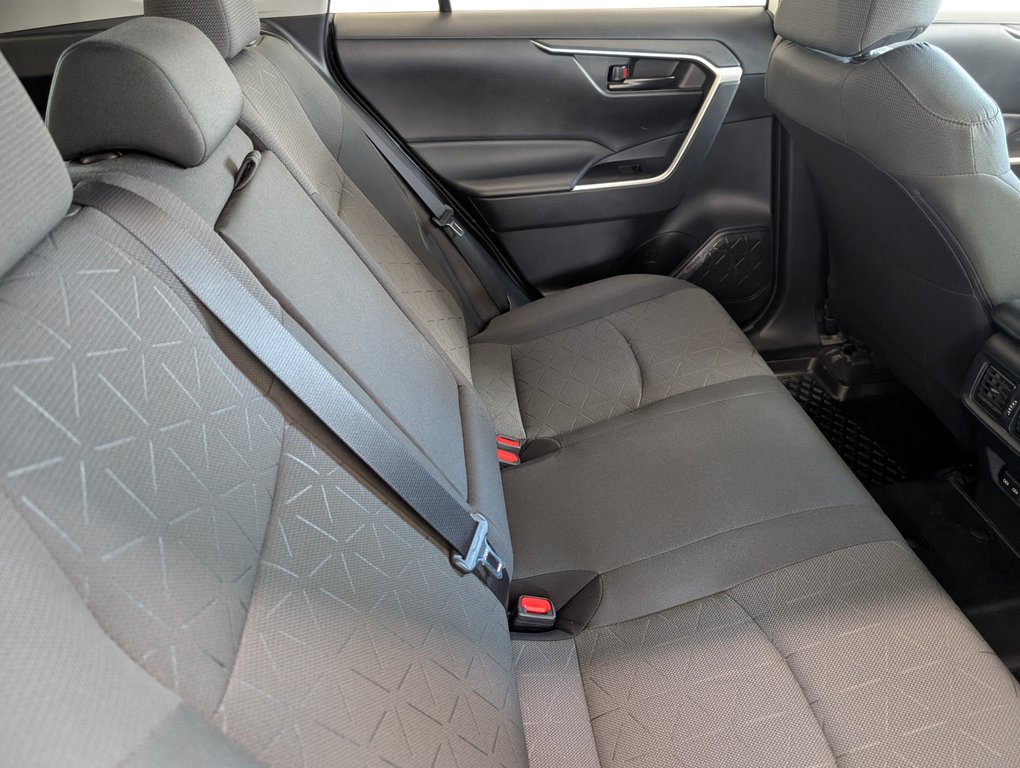 Toyota RAV4 LE AWD 2023 à Magog, Québec - 7 - w1024h768px