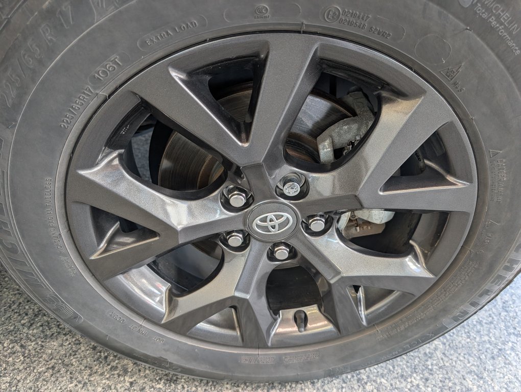 Toyota RAV4 LE AWD 2023 à Magog, Québec - 22 - w1024h768px