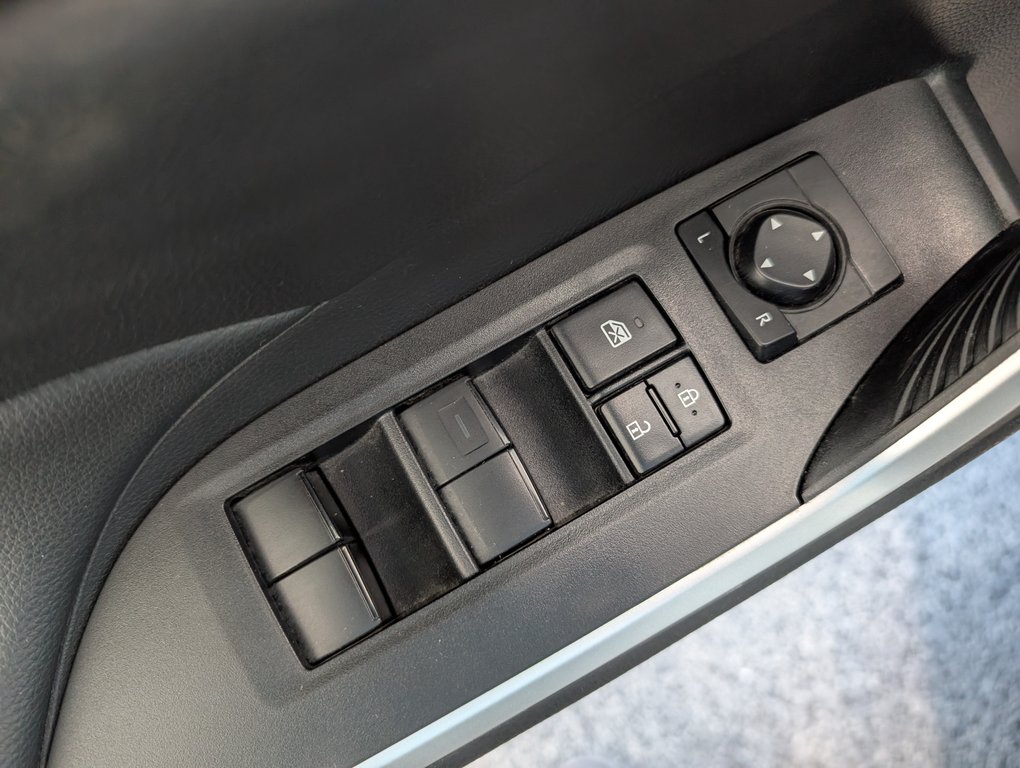 Toyota RAV4 LE AWD 2023 à Magog, Québec - 13 - w1024h768px