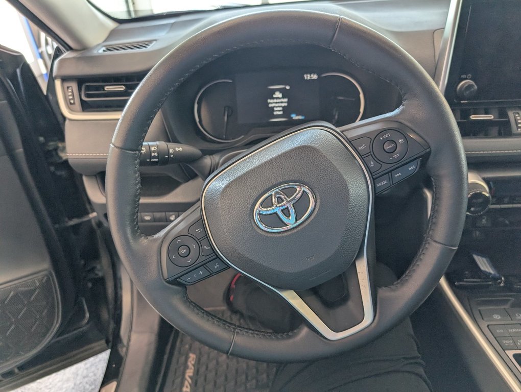 Toyota RAV4 XLE PREMIUM, AWD, 2024 à Magog, Québec - 17 - w1024h768px