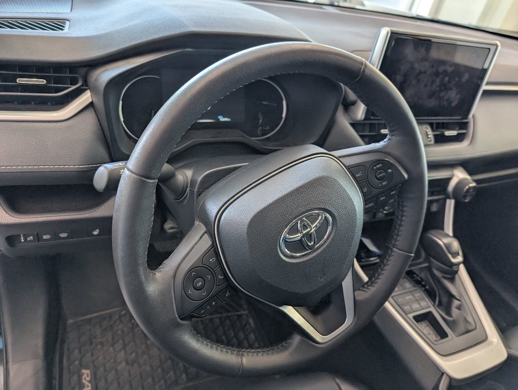 Toyota RAV4 XLE PREMIUM, AWD, 2024 à Magog, Québec - 13 - w1024h768px