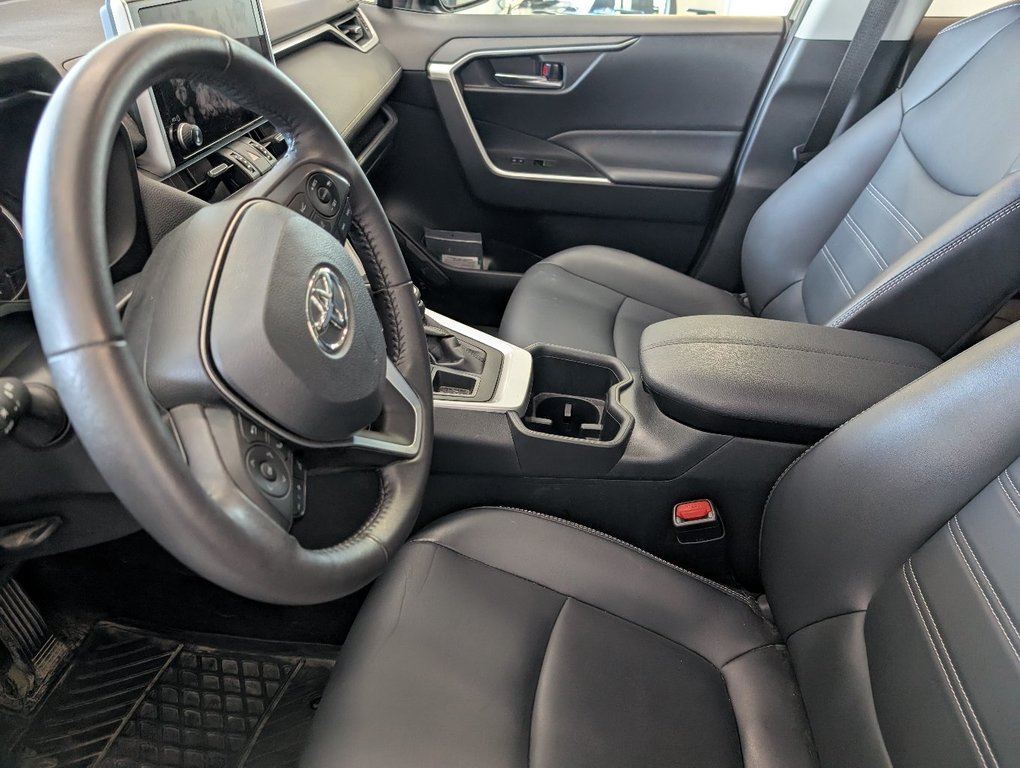 Toyota RAV4 XLE PREMIUM, AWD, 2024 à Magog, Québec - 12 - w1024h768px