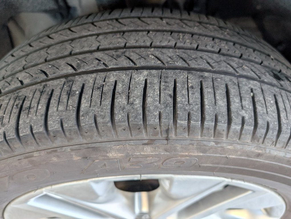 Toyota RAV4 XLE PREMIUM, AWD, 2024 à Magog, Québec - 25 - w1024h768px