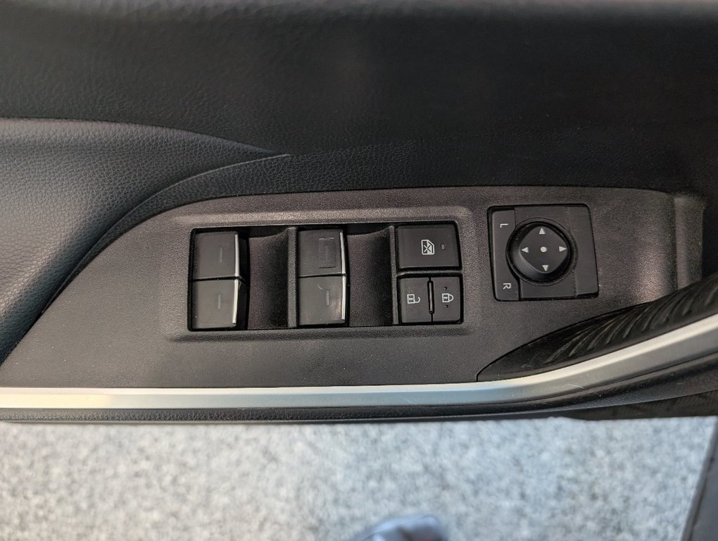 Toyota RAV4 XLE PREMIUM, AWD, 2024 à Magog, Québec - 15 - w1024h768px