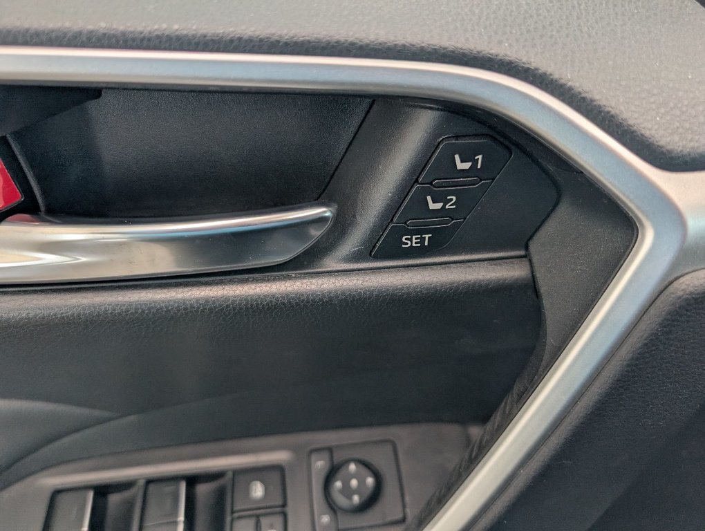 Toyota RAV4 XLE PREMIUM, AWD, 2024 à Magog, Québec - 16 - w1024h768px