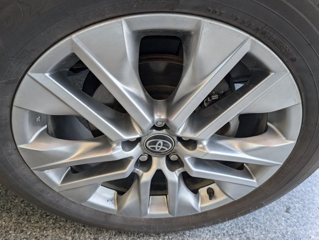 Toyota RAV4 XLE PREMIUM, AWD, 2024 à Magog, Québec - 26 - w1024h768px