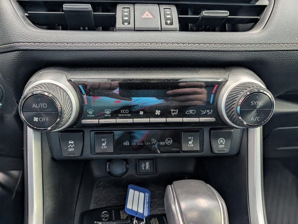 Toyota RAV4 XLE PREMIUM, AWD, 2024 à Magog, Québec - 19 - w1024h768px