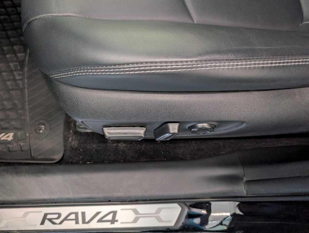 Toyota RAV4 XLE PREMIUM, AWD, 2024 à Magog, Québec - 14 - w1024h768px