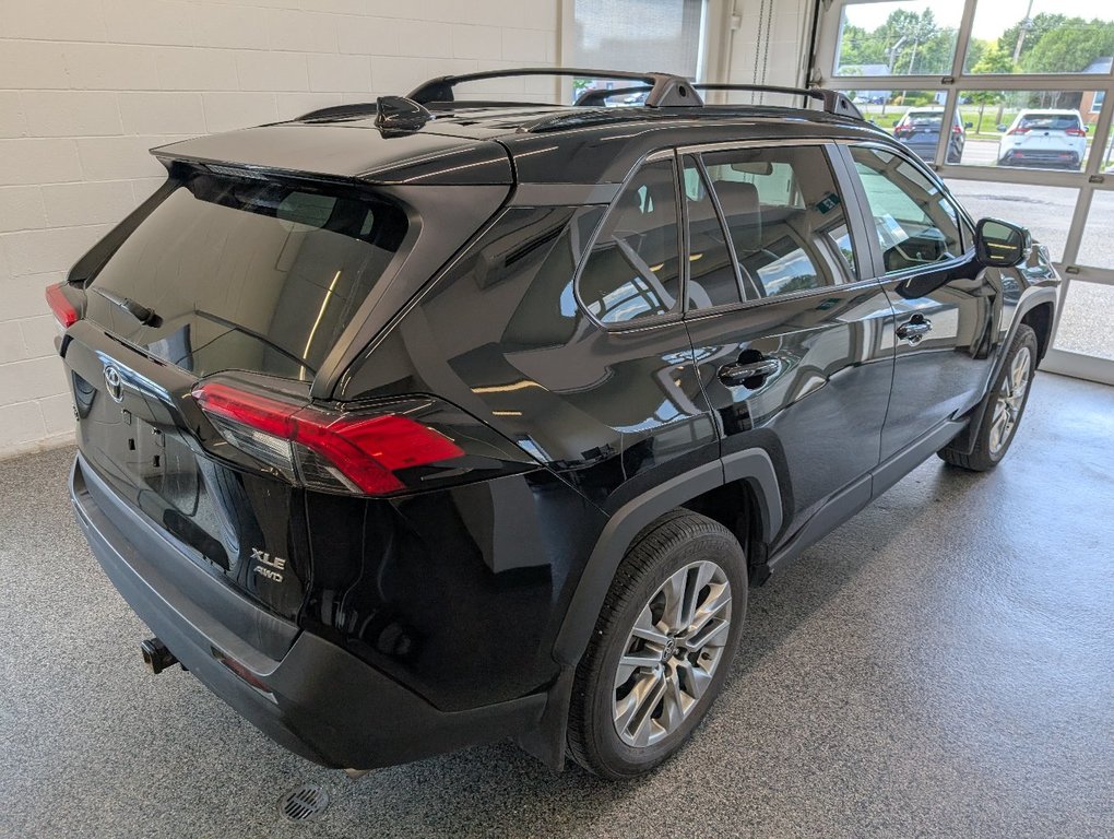Toyota RAV4 XLE PREMIUM, AWD, 2024 à Magog, Québec - 3 - w1024h768px