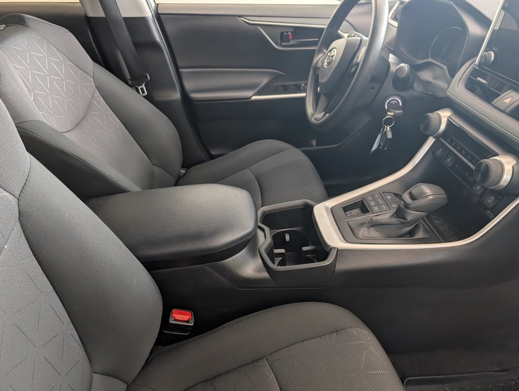 Toyota RAV4 LE AWD, GARANTIE JUSQU EN 2028, 2024 à Magog, Québec - 7 - w1024h768px