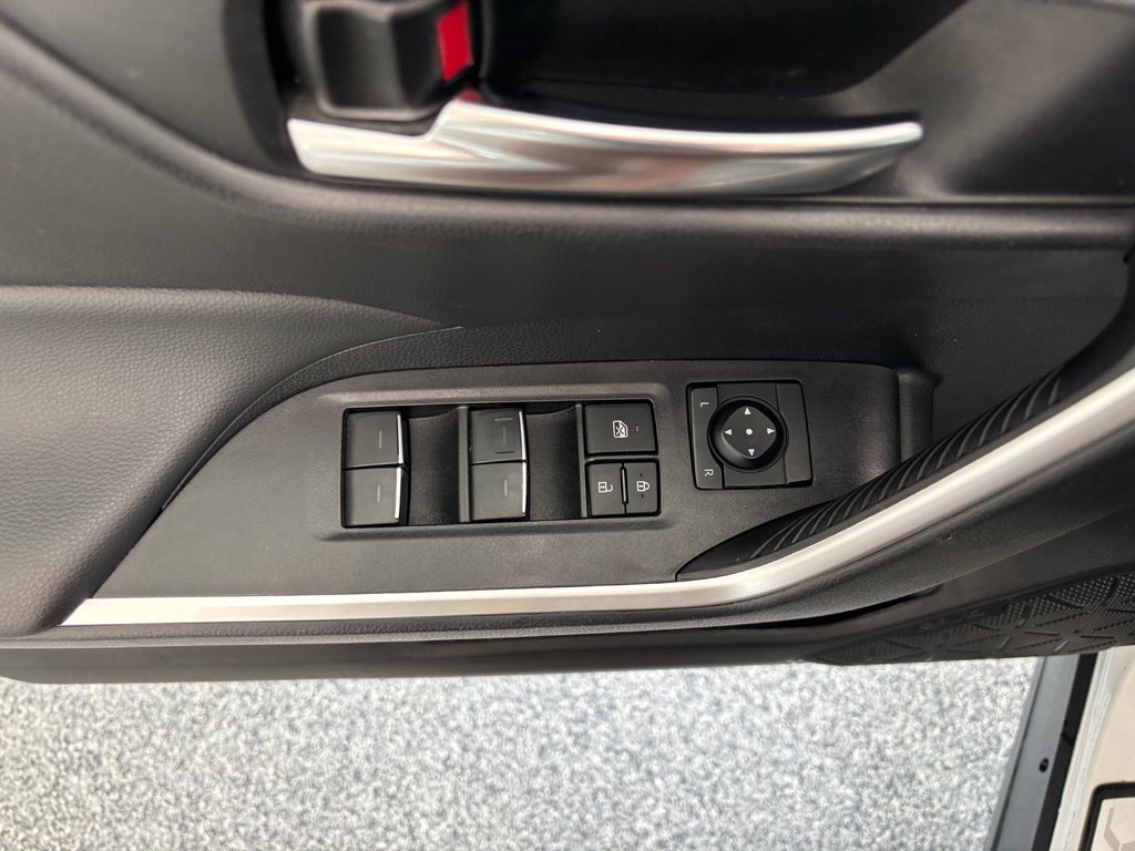 Toyota RAV4 Hybrid XLE AWD, 2024 à Magog, Québec - 15 - w1024h768px