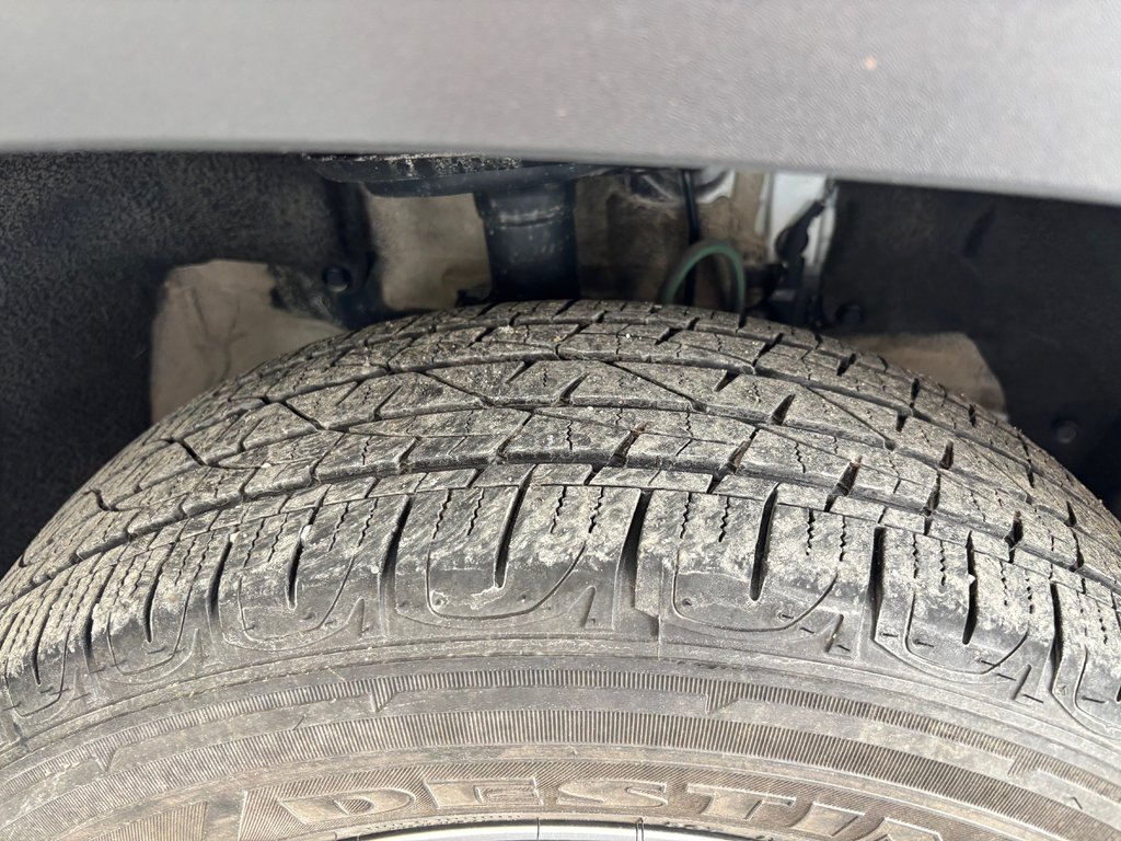 Toyota RAV4 Hybrid XLE AWD, 2024 à Magog, Québec - 22 - w1024h768px