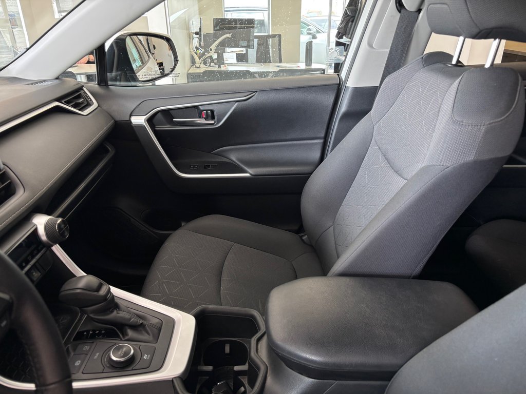 Toyota RAV4 Hybrid XLE AWD, 2024 à Magog, Québec - 13 - w1024h768px