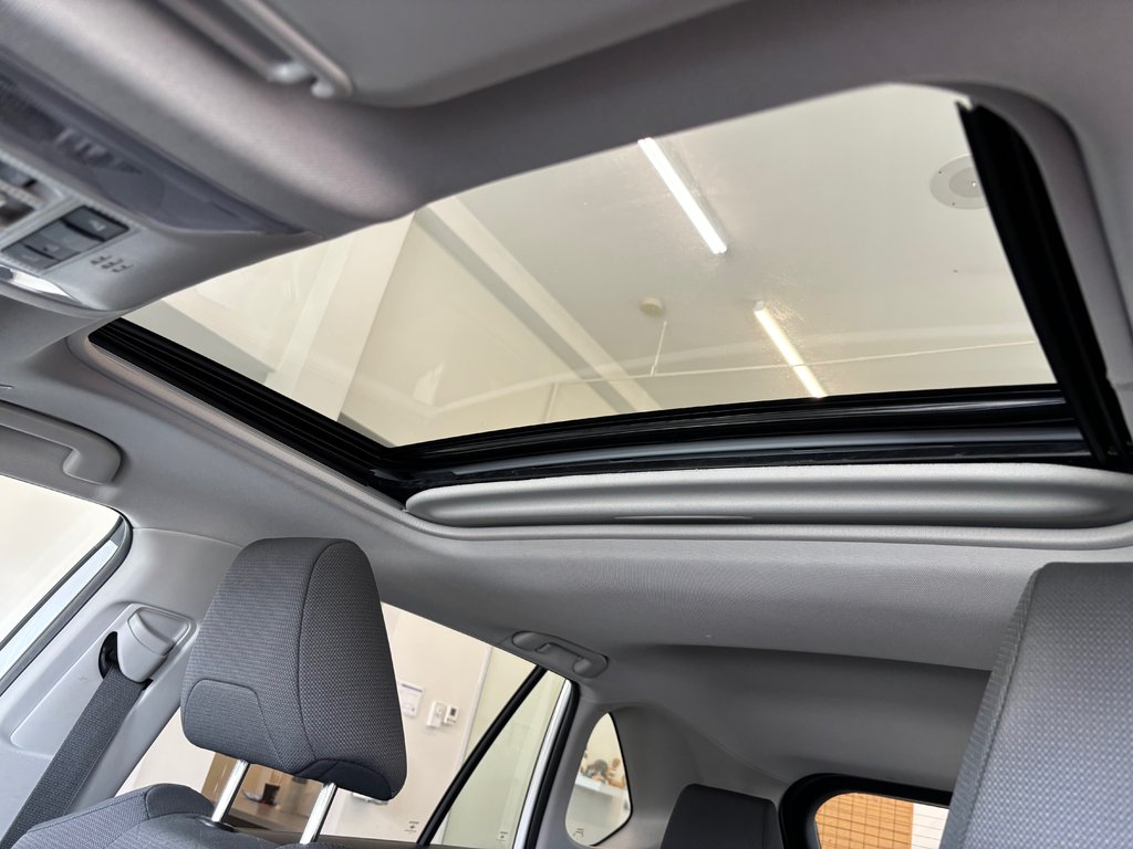 Toyota RAV4 Hybrid XLE AWD, 2024 à Magog, Québec - 24 - w1024h768px