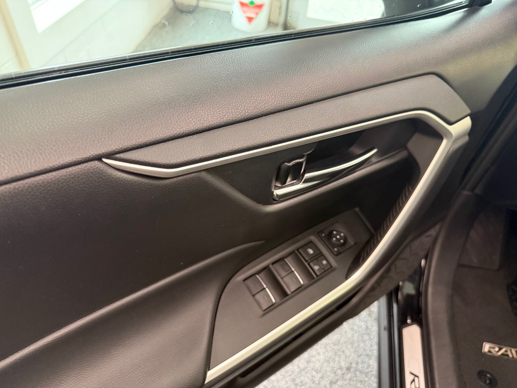 2024 Toyota RAV4 Hybrid XLE in Magog, Quebec - 11 - w1024h768px