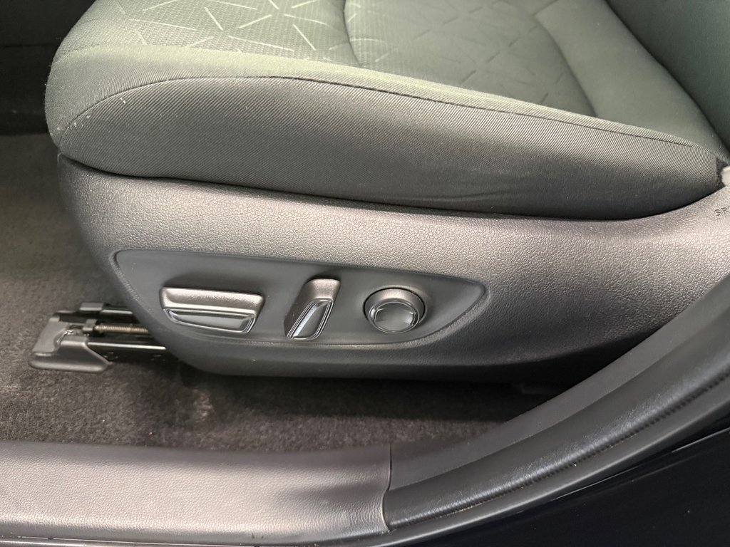 2024 Toyota RAV4 Hybrid XLE in Magog, Quebec - 12 - w1024h768px