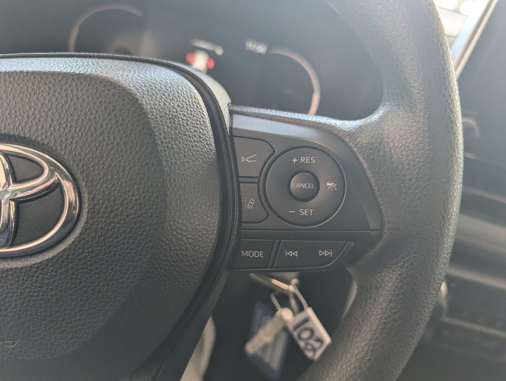 Toyota RAV4 LE AWD, 2024 à Magog, Québec - 18 - w1024h768px