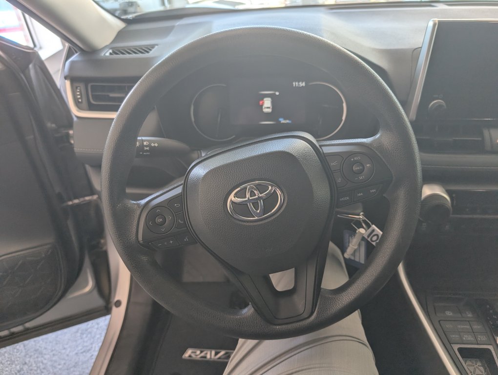 Toyota RAV4 LE AWD, 2024 à Magog, Québec - 14 - w1024h768px