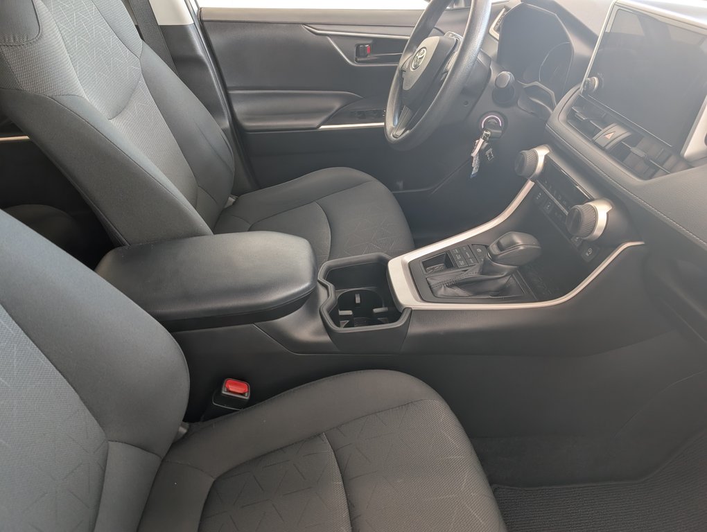 Toyota RAV4 LE AWD, 2024 à Magog, Québec - 8 - w1024h768px